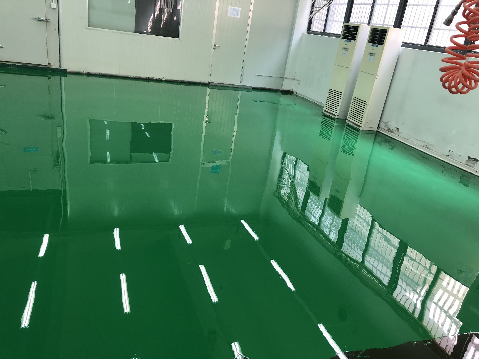 環(huán)氧自流平地坪 