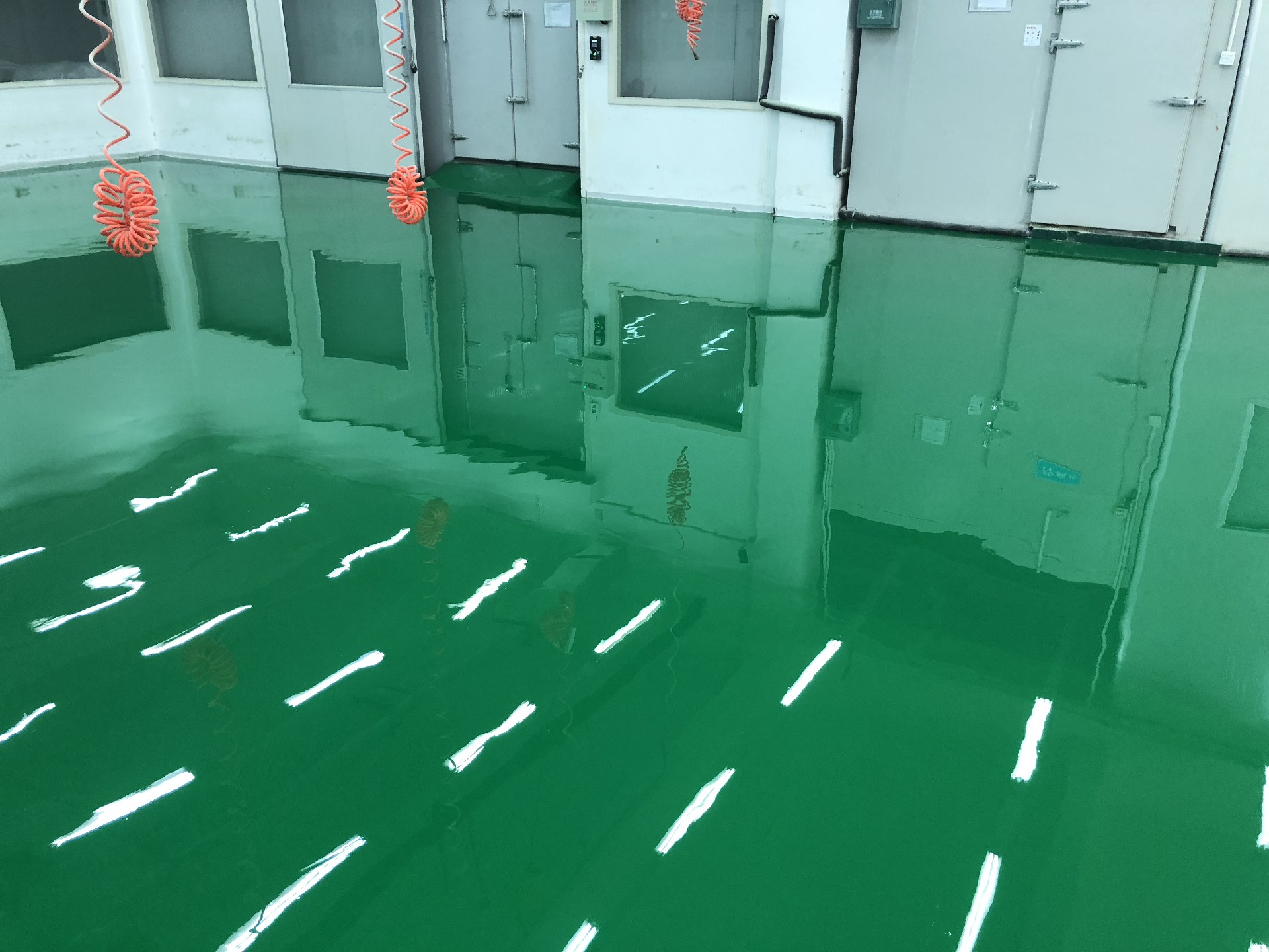 環(huán)氧自流平地坪 